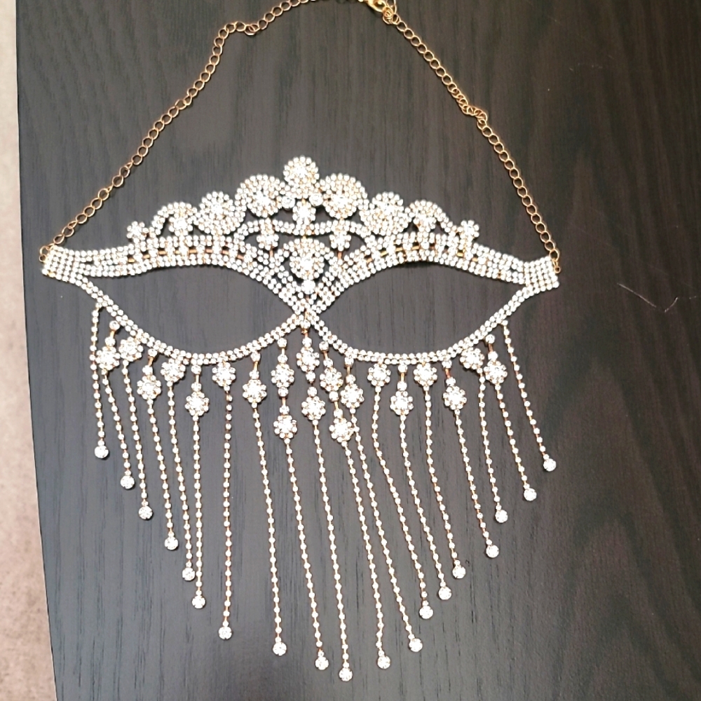 Rhinestone Detail masquerade Face Mask 🤍💛